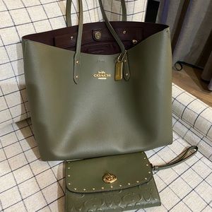 Coach Tote & matching wristlet/wallet, excellent condition